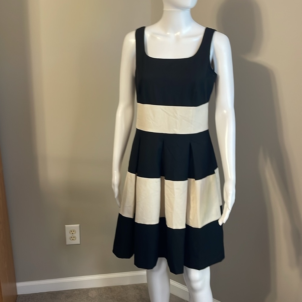 Banana Republic BR Black and Ivory Striped Sleeveless Dress, Size 6, Elegant